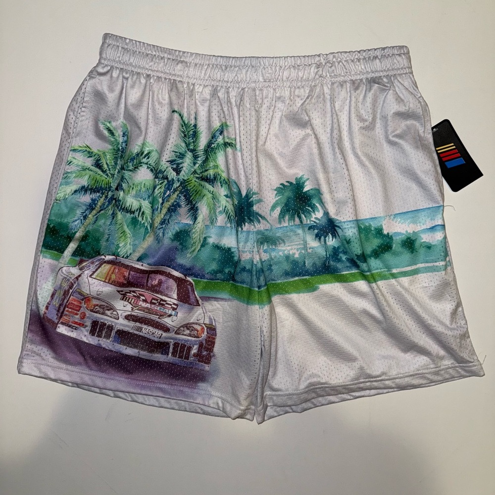 NWT NASCAR Men’s Athletic Shorts Palm Tree Print Size Medium